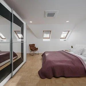 Apartment Dot 3 Bdr With Tyn Cathedral View & Ac, Prag