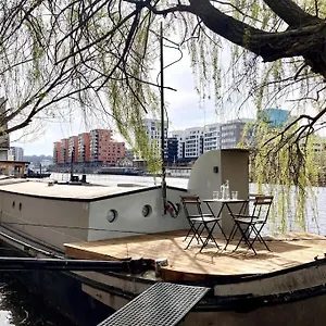 Botel On Boat, Privat Pier, Free Parking, Prag